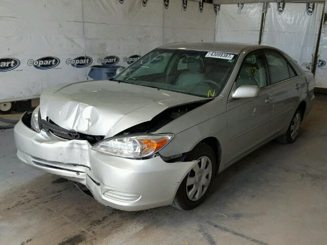 4T1BE32K42U104198 - 2002 TOYOTA CAMRY SILVER photo 2