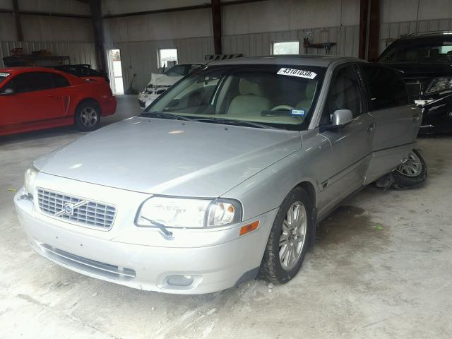 YV1TS592151408608 - 2005 VOLVO S80 2.5T SILVER photo 2