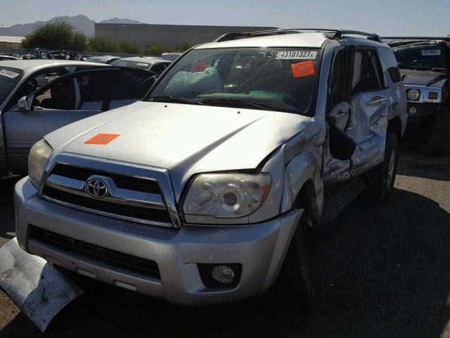 JTEZU14R578083359 - 2007 TOYOTA 4RUNNER SR SILVER photo 2