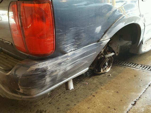 5LMPU28A9XLJ30176 - 1999 LINCOLN NAVIGATOR BLUE photo 9