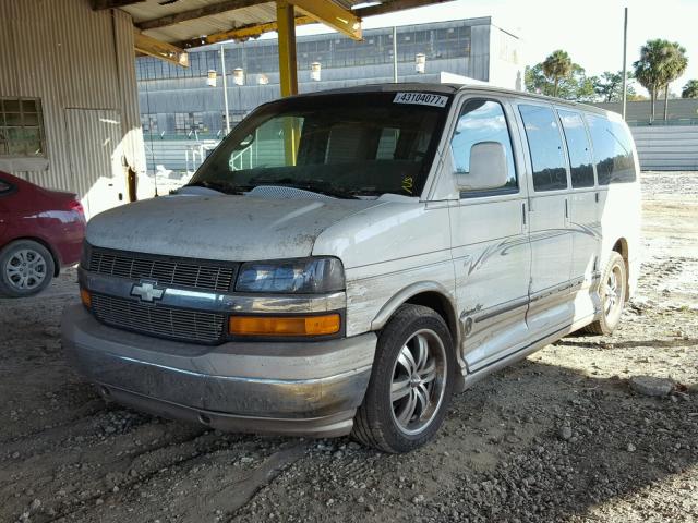 1GBFG15T851237629 - 2005 CHEVROLET EXPRESS G1 WHITE photo 2