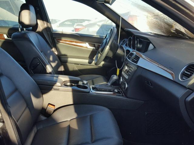WDDGF4HBXDF983188 - 2013 MERCEDES-BENZ C BLACK photo 5