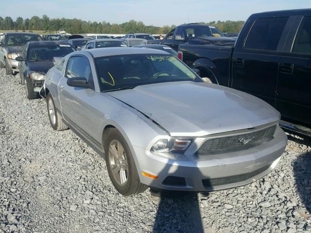 1ZVBP8AM7B5104816 - 2011 FORD MUSTANG SILVER photo 1