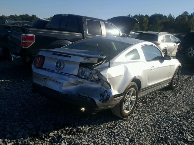 1ZVBP8AM7B5104816 - 2011 FORD MUSTANG SILVER photo 4