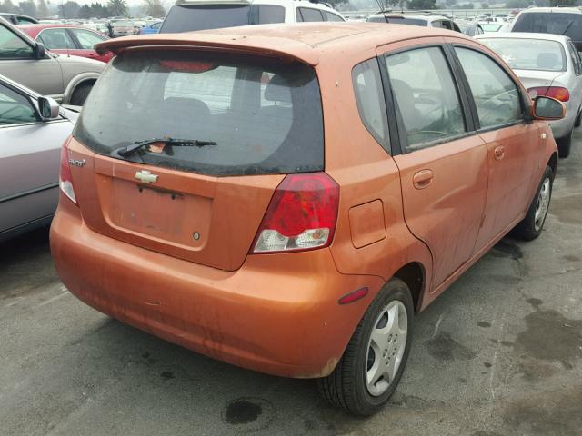 KL1TD66677B756334 - 2007 CHEVROLET AVEO BASE ORANGE photo 4