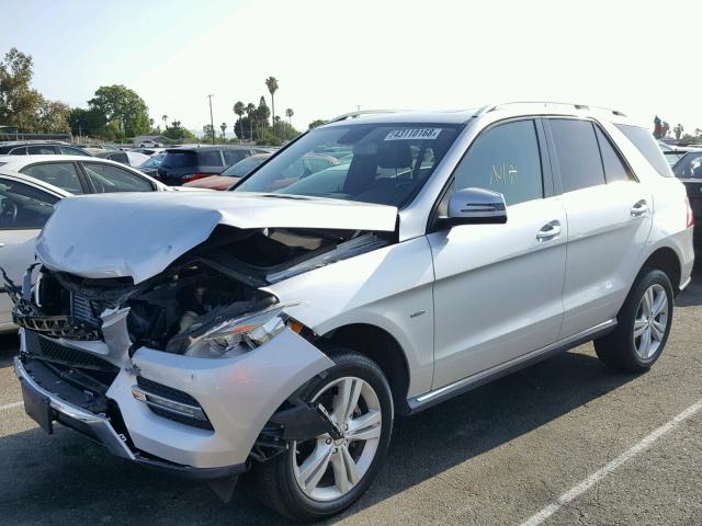 4JGDA2EB1CA001592 - 2012 MERCEDES-BENZ ML 350 BLU SILVER photo 2