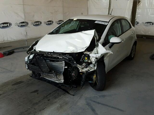 KNADN5A35F6451565 - 2015 KIA RIO EX WHITE photo 2