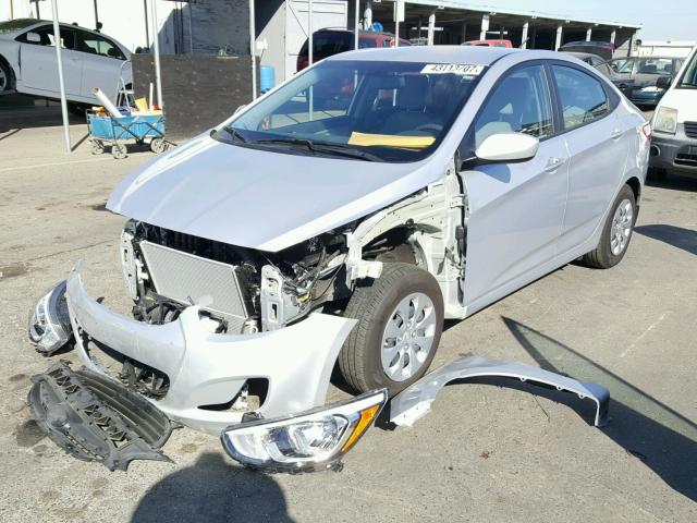 KMHCT4AE5HU286563 - 2017 HYUNDAI ACCENT SE SILVER photo 2