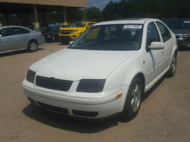 3VWSA29MXYM120093 - 2000 VOLKSWAGEN JETTA GLS WHITE photo 2