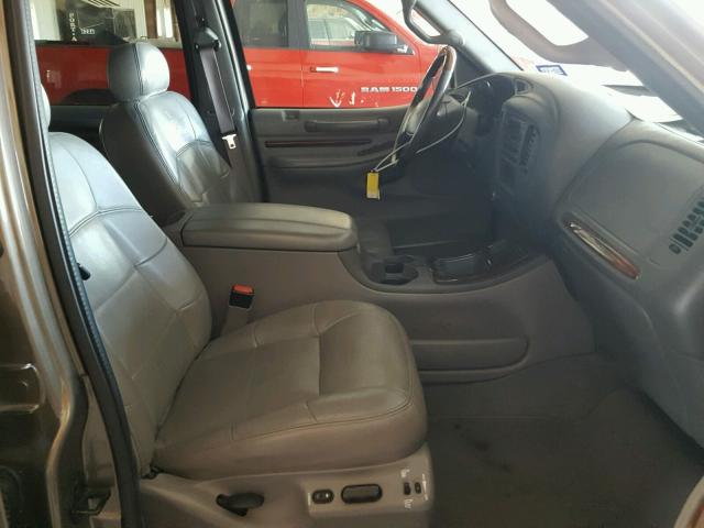 5LMFU28RX2LJ12683 - 2002 LINCOLN NAVIGATOR GRAY photo 5