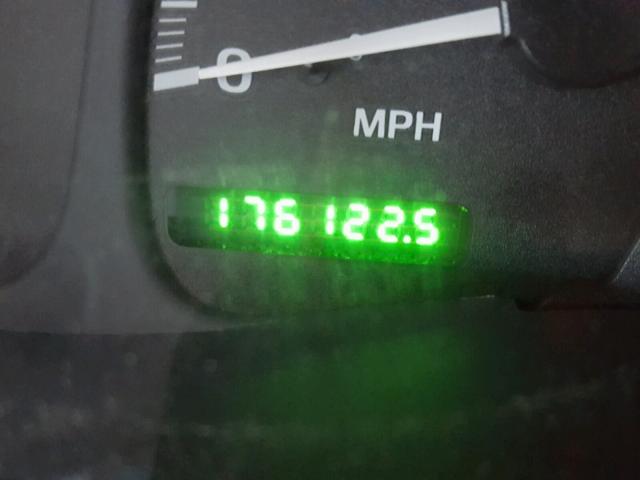 5LMFU28RX2LJ12683 - 2002 LINCOLN NAVIGATOR GRAY photo 8