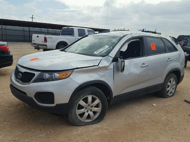 5XYKT4A22DG383124 - 2013 KIA SORENTO SILVER photo 2