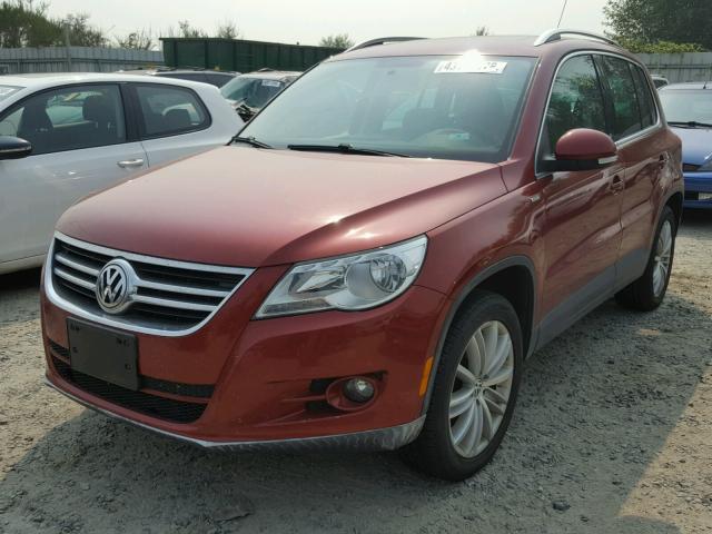 WVGBV7AX5AW003985 - 2010 VOLKSWAGEN TIGUAN SE RED photo 2