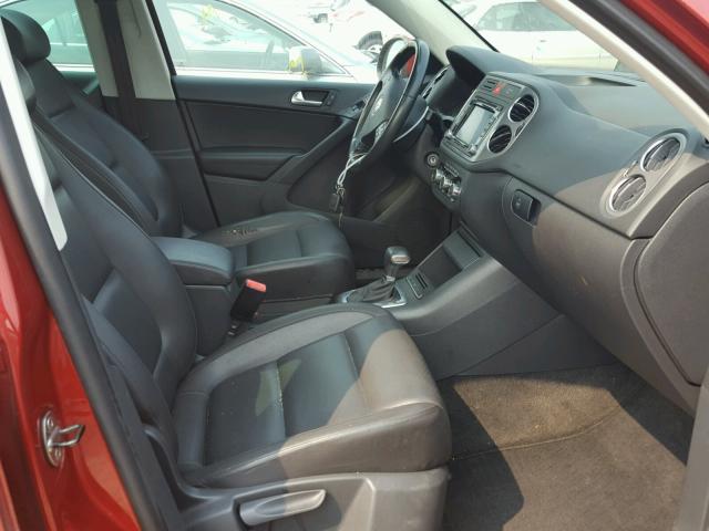 WVGBV7AX5AW003985 - 2010 VOLKSWAGEN TIGUAN SE 红色 照片 5