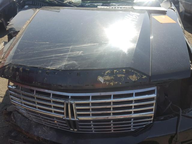 5LMJJ2H58BEJ02061 - 2011 LINCOLN NAVIGATOR Schwarz Foto 7