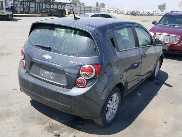 1G1JA6SGXD4135072 - 2013 CHEVROLET SONIC LS GRAY photo 4