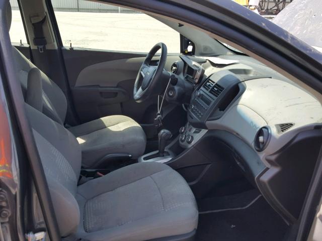 1G1JA6SGXD4135072 - 2013 CHEVROLET SONIC LS GRAY photo 5
