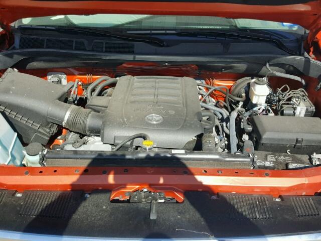 5TFDW5F13HX591361 - 2017 TOYOTA TUNDRA CRE RED photo 7