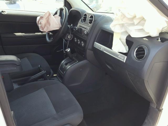 1C4NJCBA3FD413235 - 2015 JEEP COMPASS SP WHITE photo 5