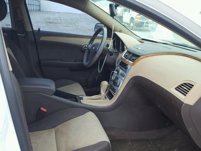 1G1ZC5E00CF204540 - 2012 CHEVROLET MALIBU 1LT WHITE photo 5