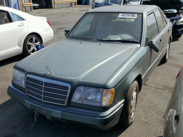 WDBEA32E9SC259941 - 1995 MERCEDES-BENZ E 320 BASE GREEN photo 2