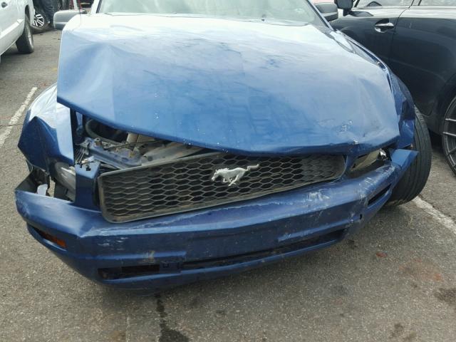 1ZVHT80N885125666 - 2008 FORD MUSTANG BLUE photo 7