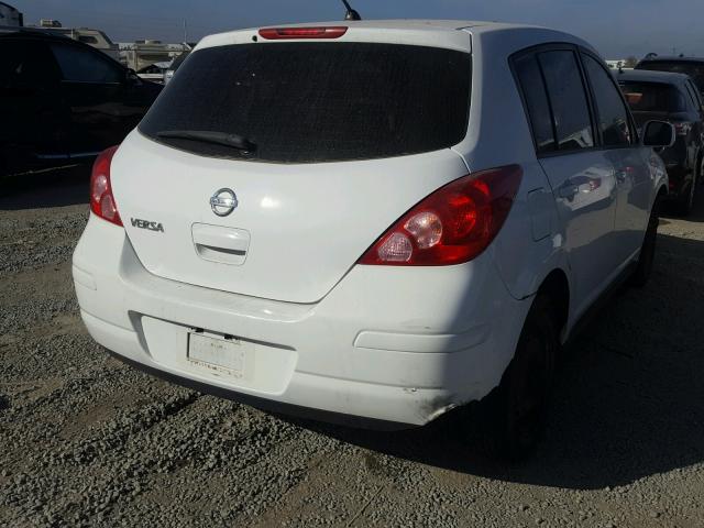 3N1BC13E08L452853 - 2008 NISSAN VERSA S WHITE photo 4