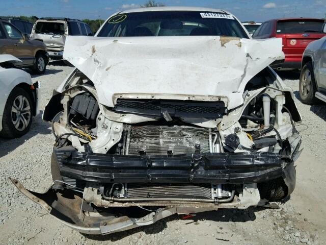 KL1TD56E59B378521 - 2009 CHEVROLET AVEO LS WHITE photo 9