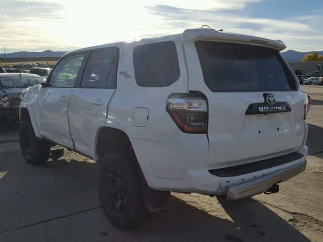 JTEBU5JR0H5427647 - 2017 TOYOTA 4RUNNER WHITE photo 3