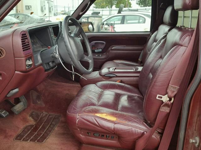 1GKFK16R0WJ718719 - 1998 GMC SUBURBAN K MAROON photo 5