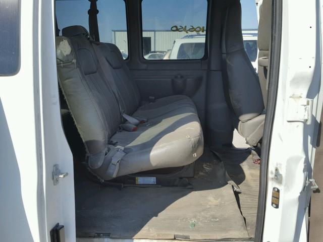 1GAHG39K281229282 - 2008 CHEVROLET EXPRESS G3 WHITE photo 6