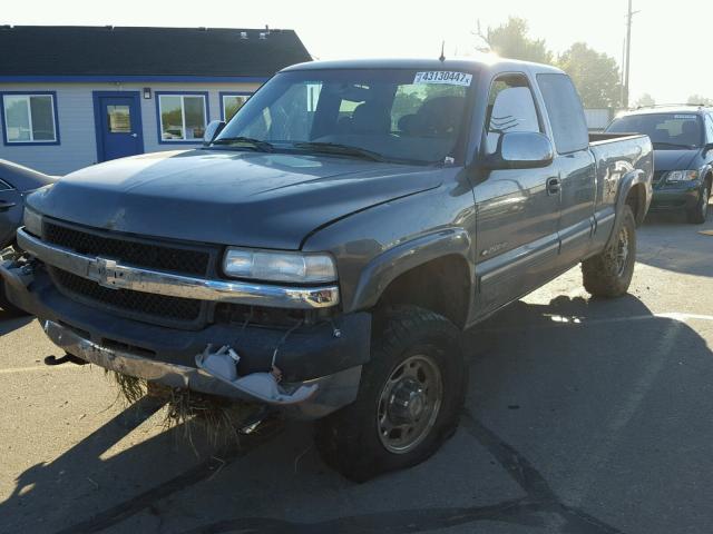 1GCHK29U52E150447 - 2002 CHEVROLET SILVERADO GRAY photo 2