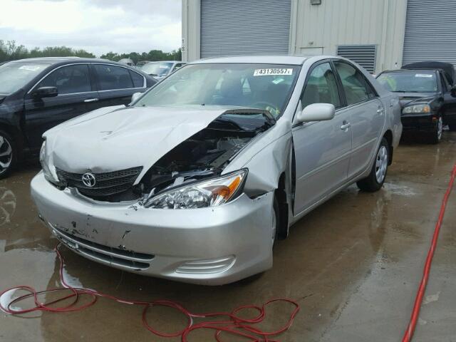 4T1BE32K14U846593 - 2004 TOYOTA CAMRY LE SILVER photo 2