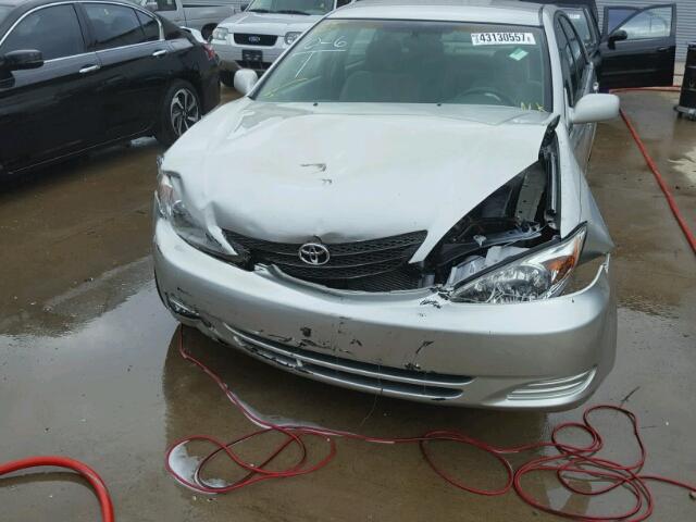 4T1BE32K14U846593 - 2004 TOYOTA CAMRY LE SILVER photo 9