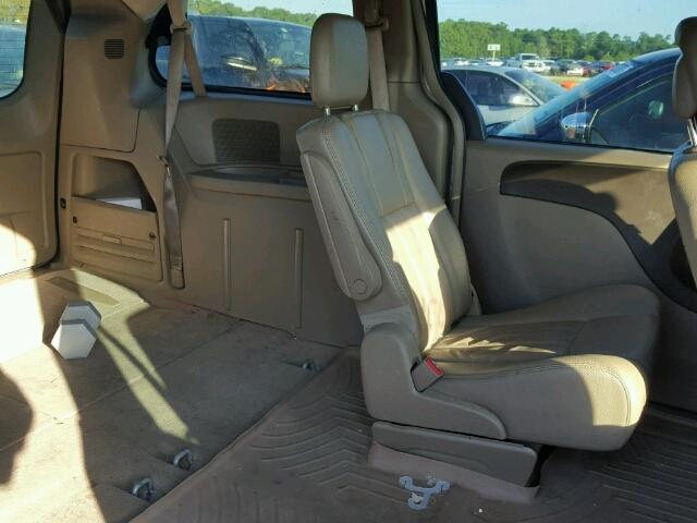 2C4RC1BG7CR305083 - 2012 CHRYSLER TOWN & COU BEIGE photo 6