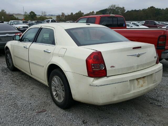 2C3CA5CV4AH325783 - 2010 CHRYSLER 300 TOURIN CREAM photo 3