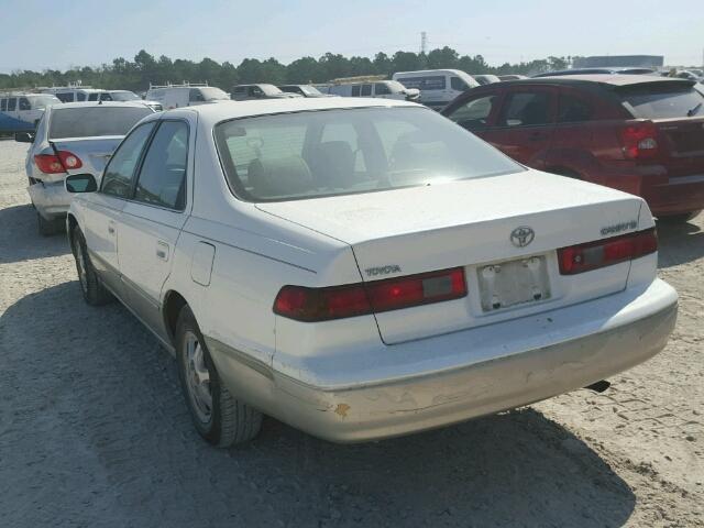 JT2BG28K1X0333123 - 1999 TOYOTA CAMRY LE WHITE photo 3