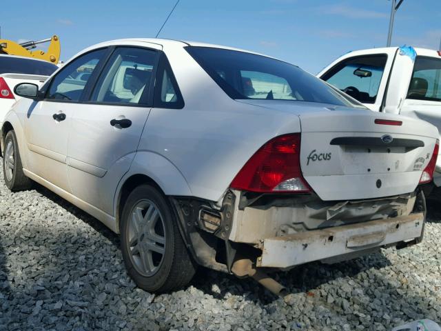 1FAFP34P0YW224835 - 2000 FORD FOCUS WHITE photo 3