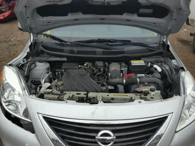 3N1CN7AP0DL869048 - 2013 NISSAN VERSA SILVER photo 7