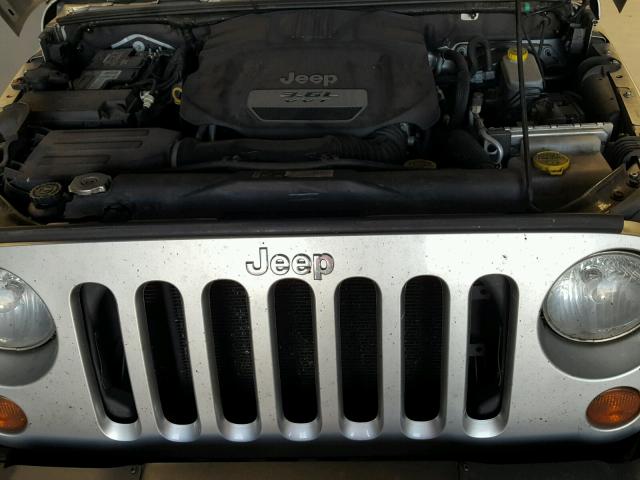 1C4BJWFG6CL191813 - 2012 JEEP WRANGLER U SILVER photo 7