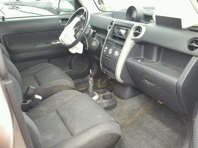 JTLKT334750213667 - 2005 TOYOTA SCION XB Grau Foto 5