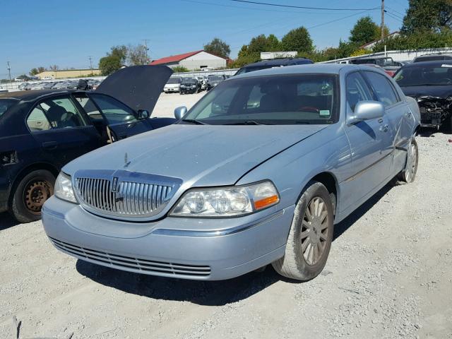 1LNHM82W25Y647611 - 2005 LINCOLN TOWN CAR BLUE photo 2