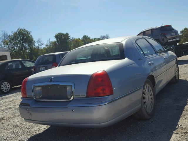 1LNHM82W25Y647611 - 2005 LINCOLN TOWN CAR BLUE photo 4