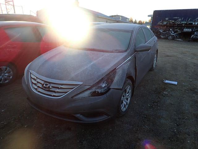 5NPEB4AC0DH719614 - 2013 HYUNDAI SONATA GRAY photo 2