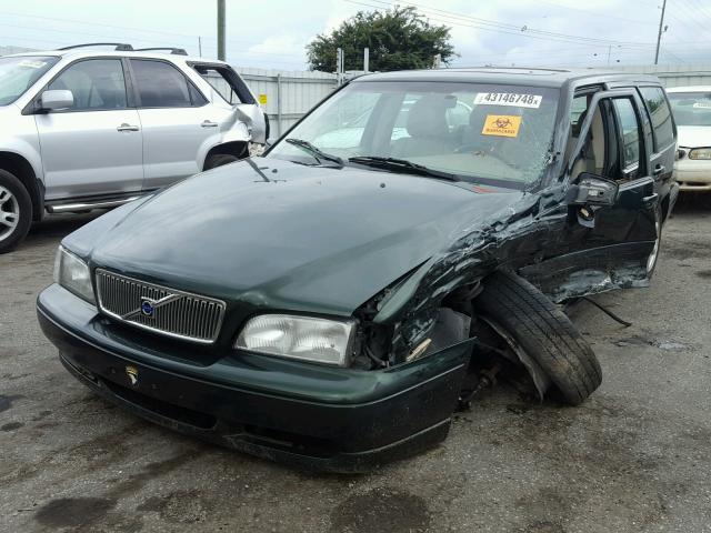 YV1LW55A9X2549005 - 1999 VOLVO V70 GREEN photo 2