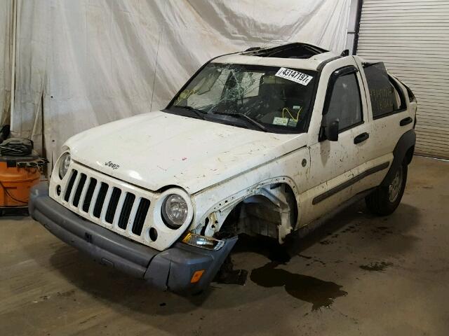 1J4GL48K35W583908 - 2005 JEEP LIBERTY WHITE photo 2