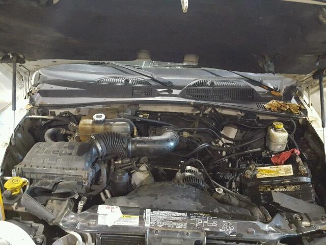 1J4GL48K35W583908 - 2005 JEEP LIBERTY WHITE photo 7