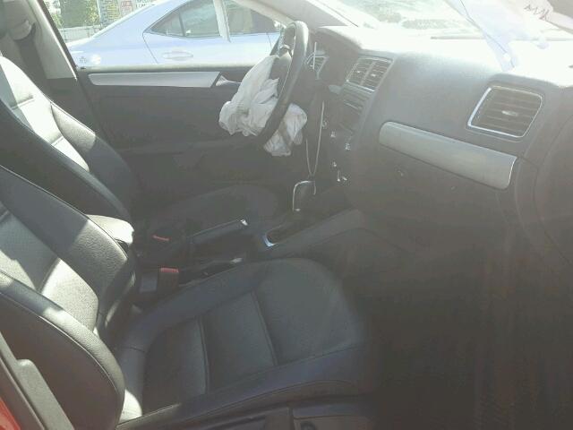 3VWDX7AJ5DM442916 - 2013 VOLKSWAGEN JETTA RED photo 5