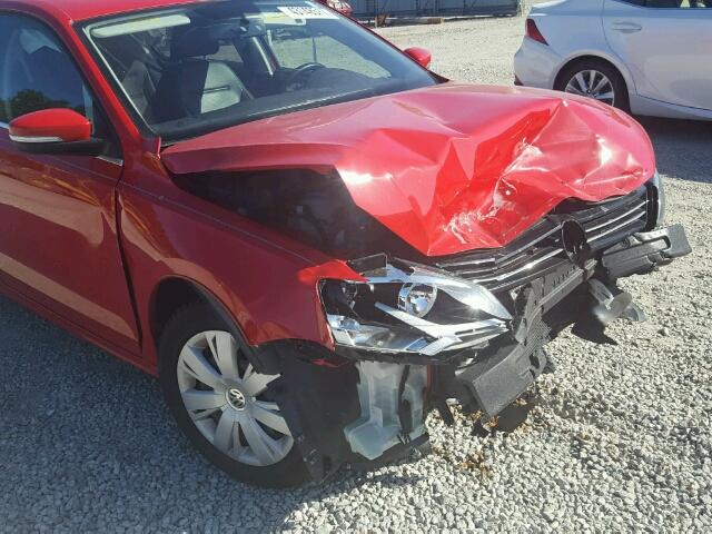 3VWDX7AJ5DM442916 - 2013 VOLKSWAGEN JETTA RED photo 9