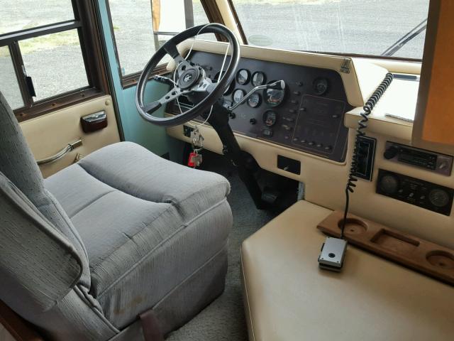 1GBKP37W8H3332489 - 1987 CHEVROLET MOTORHOME TAN photo 5